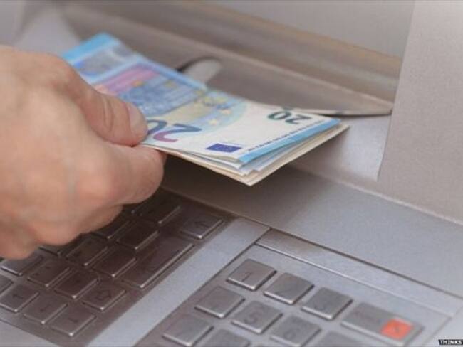 Se estima que un solo golpe lograron sacar cerca de US$400.000 de cajeros automáticos en 14 países de Europa. Foto: THINKSTOCK, tomada de BBC Mundo.