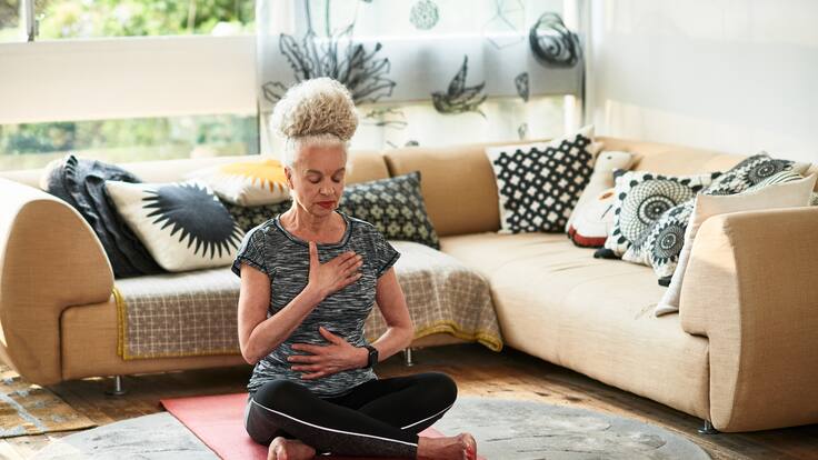 Beneficios del yoga para mejorar la respiración y aliviar el estrés: psicóloga da algunos consejos
