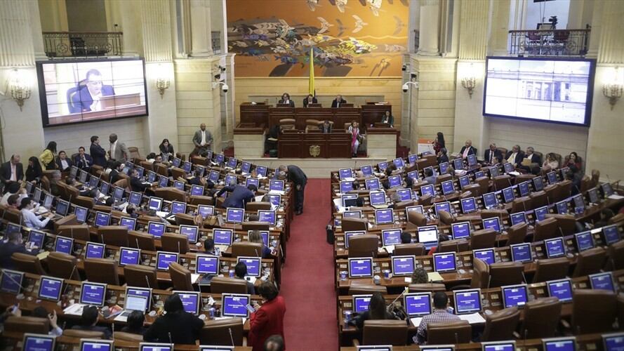 El proyecto, que ya surtió su primera vuelta, deberá enfrentar cuatro debates más el próximo año. Foto: Colprensa