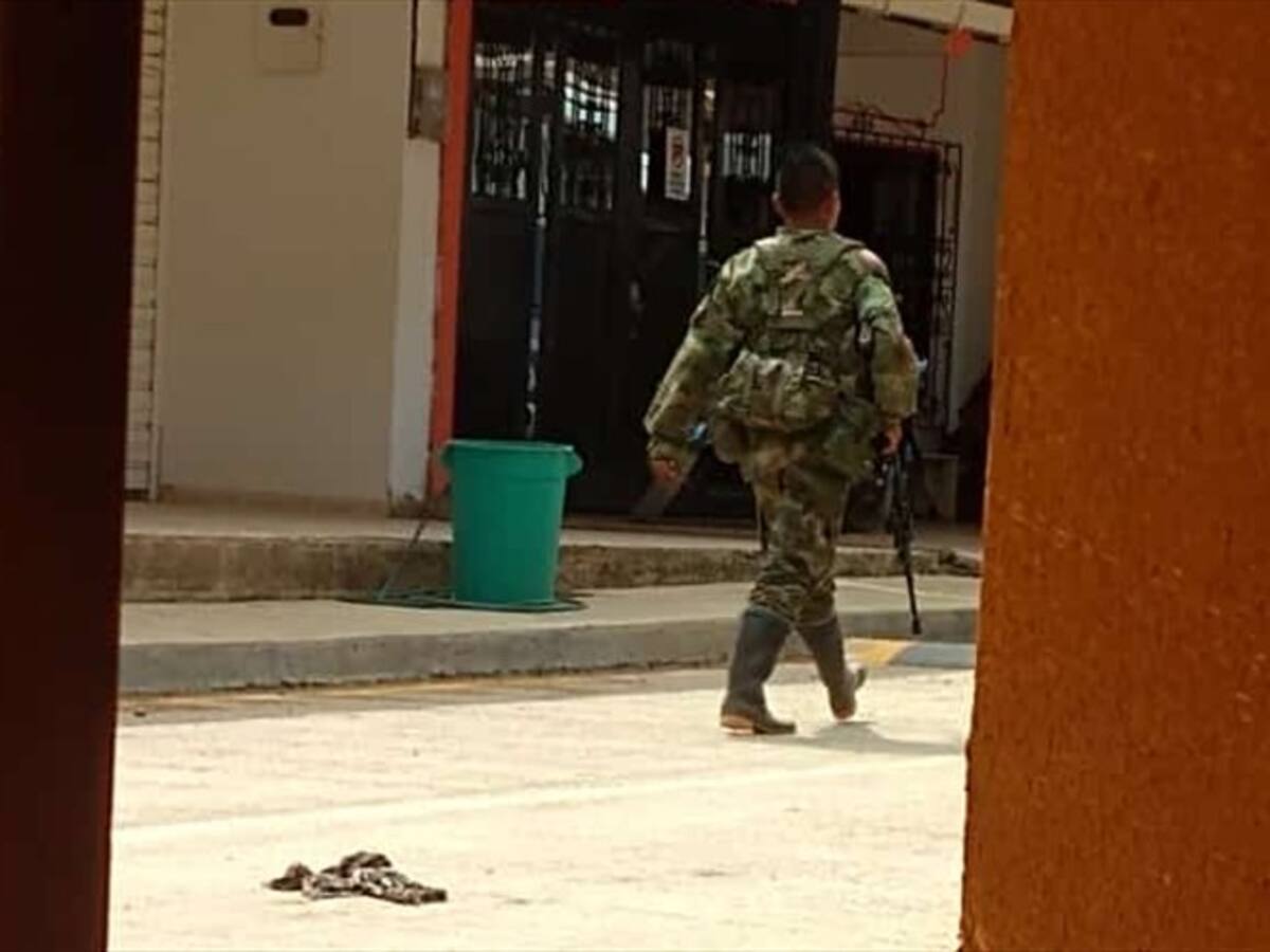 Una mujer herida tras combates entre disidencias de Farc y Eln en Cauca