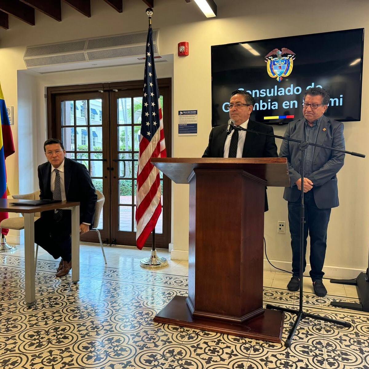 El problema está lejos de arreglarse: Edgar Adolfo Monroy sobre situación en Consulado de Miami