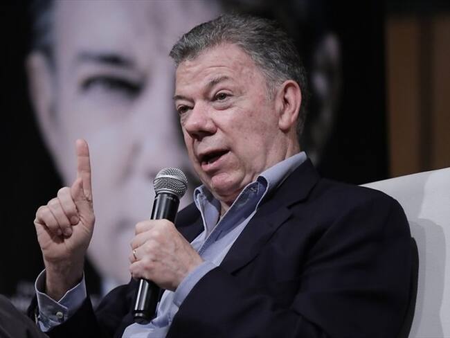 Juan Manuel Santos se pronunció a propósito de la propuesta del ministro Carlos Holmes Trujillo, formulada durante un debate en el Senado, de aplicar reformas de los acuerdos de paz. Foto: Colprensa