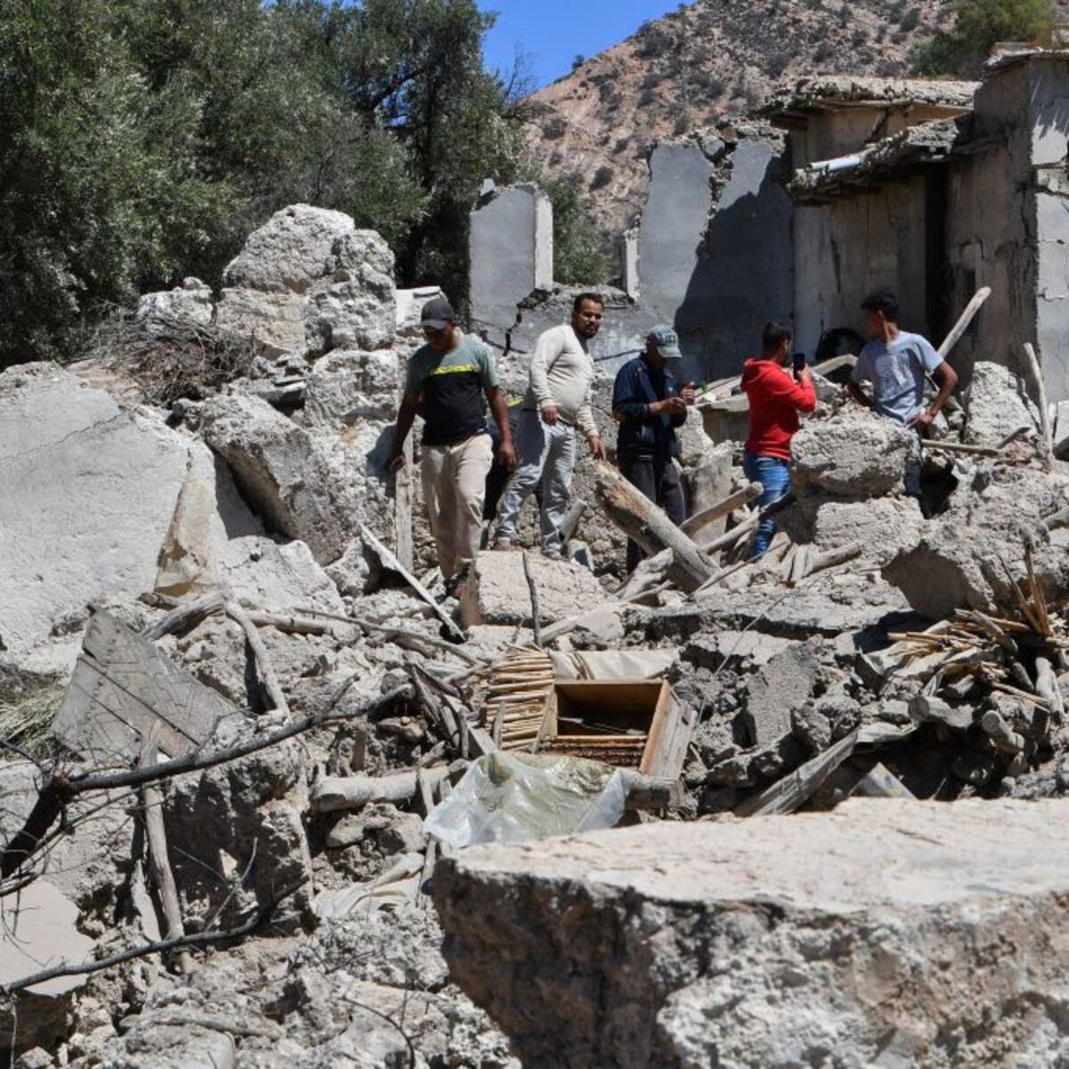 Los pobres hacen casas como pueden, por eso se caen: monseñor tras terremoto en Marruecos