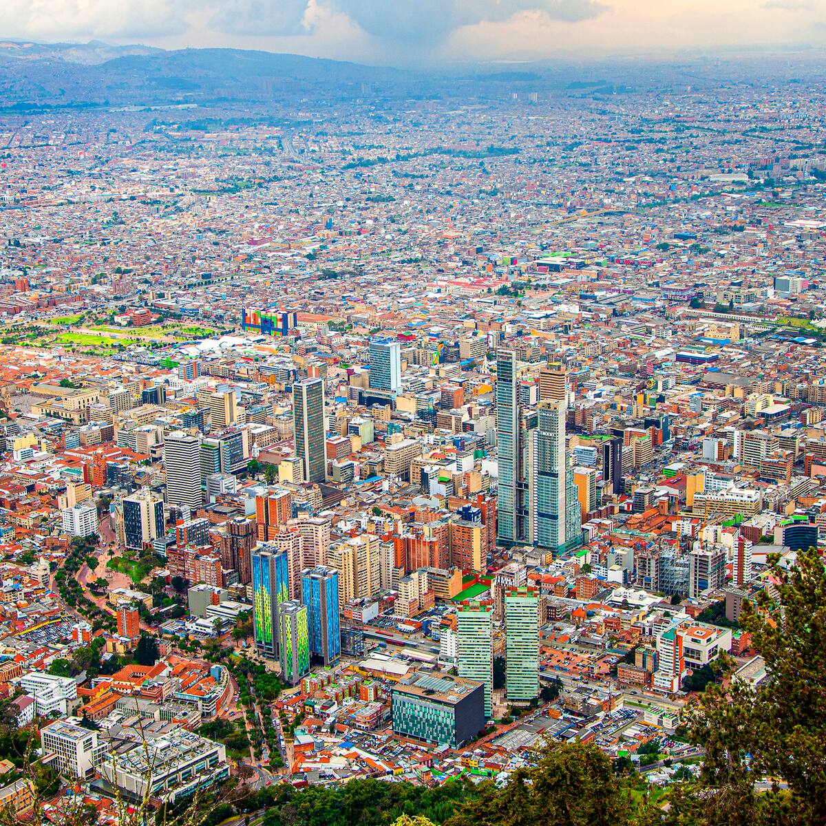 Edificio más alto de Colombia está en Bogotá, tiene más de 60 pisos y 200 metros, según CTBUH