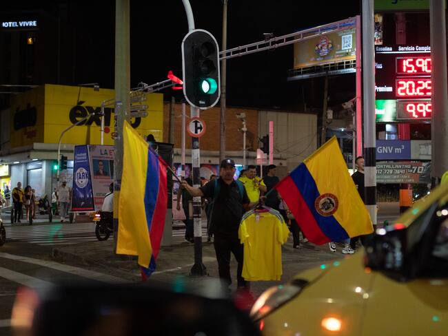 Colombianos celebran después de avanzar a la final de la Conmebol Copa América 2024. (Foto de Camilo Moreno/NurPhoto vía Getty Images).