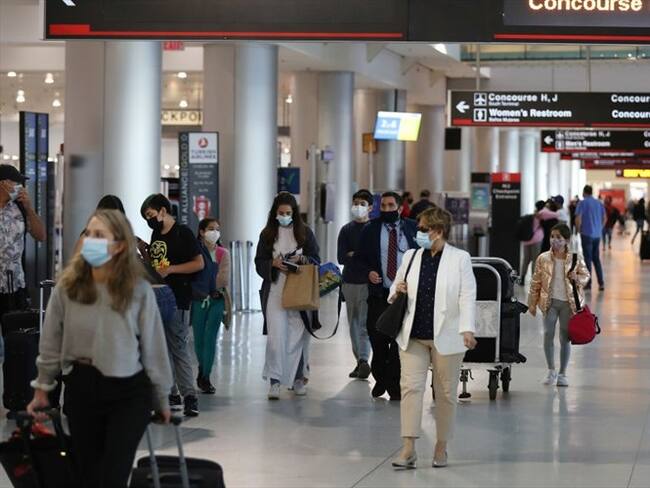 Cuatro hombres protagonizan fuerte pelea en aeropuerto internacional de Miami. Foto: Getty Images