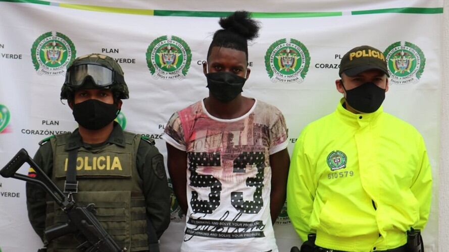 Por decisión del juez, alias ‘Mechas’, quien no aceptó cargos, debe cumplir la medida de aseguramiento en la cárcel . Foto: Policía