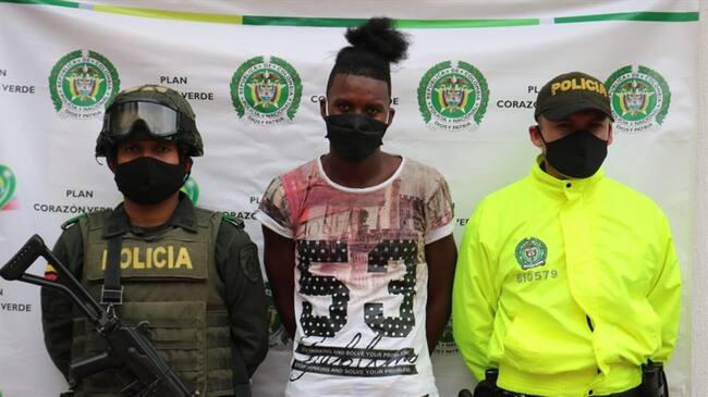 Por decisión del juez, alias ‘Mechas’, quien no aceptó cargos, debe cumplir la medida de aseguramiento en la cárcel . Foto: Policía
