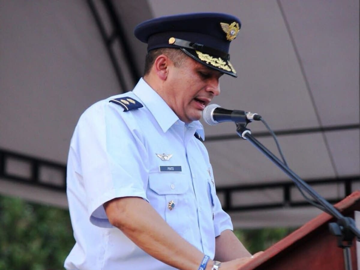 General (r) de la FAC que apoyó a Petro en campaña será el nuevo director de la Aerocivil