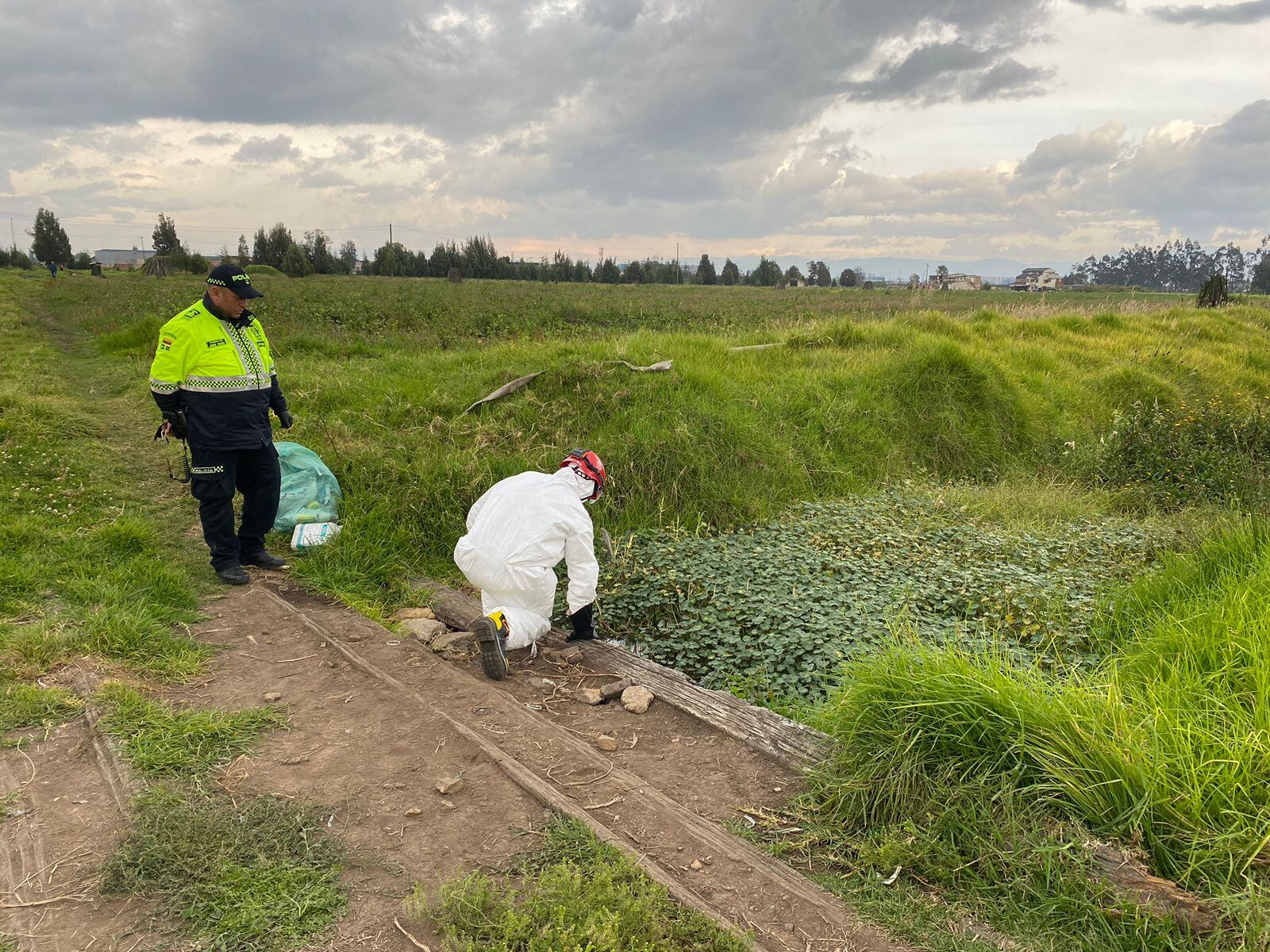 Se reporta una nueva masacre: encontraron tres cuerpos sin vida en vereda cerca a Bogotá. Foto: Cortesía Bomberos.