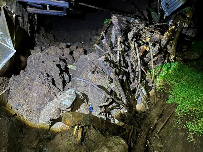 Daños generados por el derrumbe.