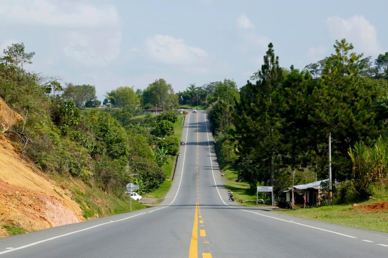 Los uniformados patrullarán los lugares influencia de construcción de la carretera. Crédito: Concesionaria Nuevo Cauca.
