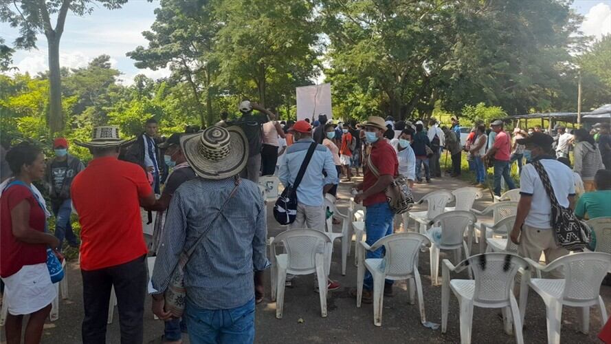 Comunidades indígenas bloquean vía Chinú-Lorica. Foto: cortesía.