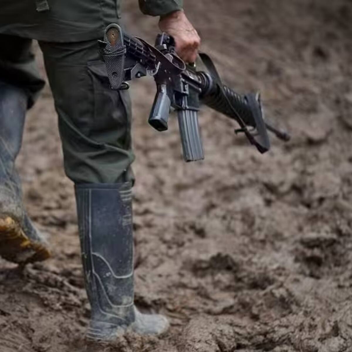Cuatro muertos tras enfrentamientos entre disidencias y el ELN en el Cauca