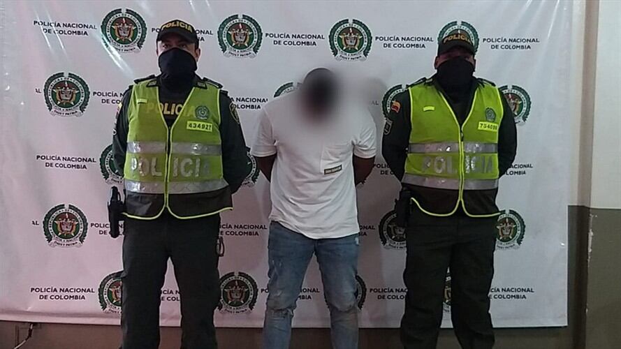 El percance se produjo cuando el sujeto de 28 años conducía un automóvil, al parecer en estado de embriaguez. Foto: Policía Nacional