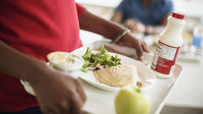 Julián Rodríguez denunció irregularidades en contratación de empresarios que suministran la alimentación para niños y jóvenes en el marco del PAE. Foto: Getty Images / TOM GRILL