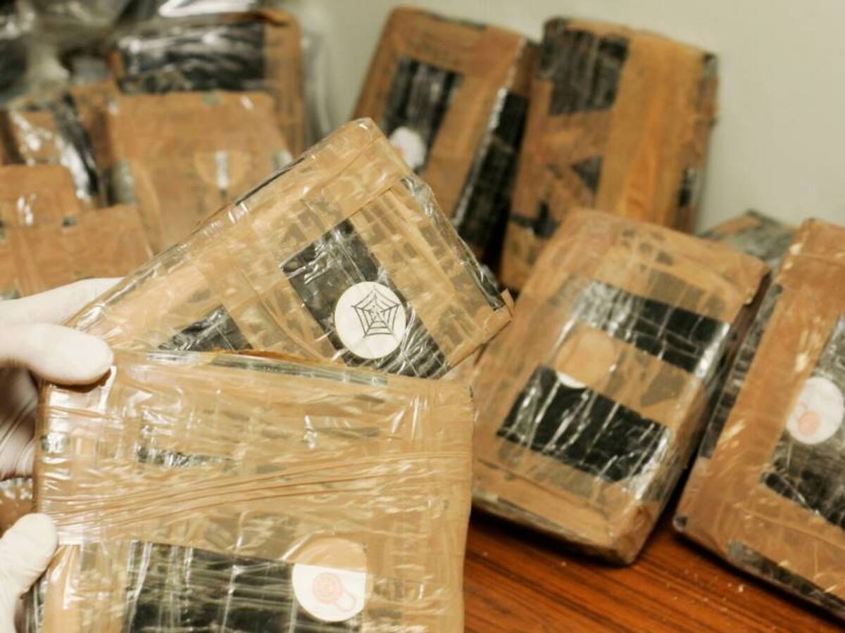 A prisión dos venezolanos y un colombiano por traficar cocaína en un velero en España