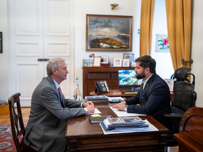 El presidente de Chile, Gabriel Boric, y el presidente electo para el periodo 2026-2031, José Antonio Kast, en el Palacio de la Moneda. FOTO: Gabriel Boric Font/X
