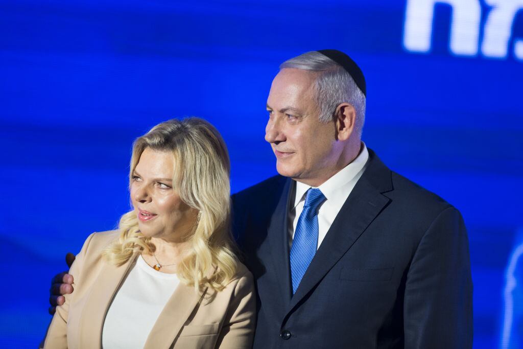 Sara Netanyahu y Benjamín Netanyahu.  (Photo by Lior Mizrahi/Getty Images)
