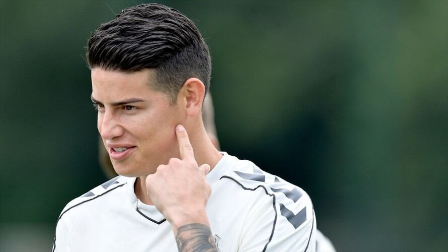 James Rodríguez saludó y recibió en su casa a dos niños hinchas del Everton. Foto: Getty Images