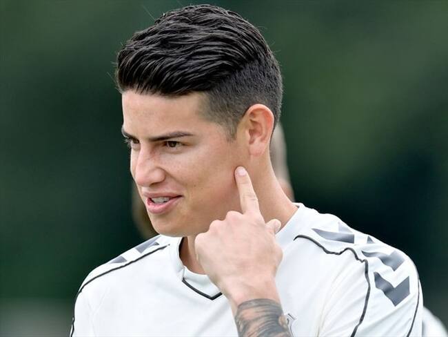 James Rodríguez saludó y recibió en su casa a dos niños hinchas del Everton. Foto: Getty Images