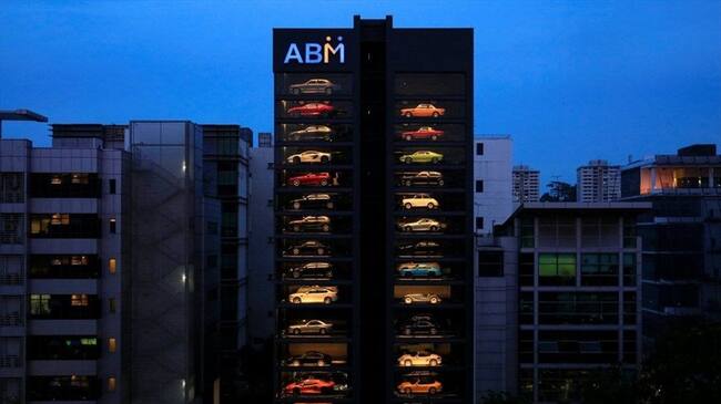 Autos de alta gama, lingotes de oro y caviar: así son las máquinas dispensadoras de lujo. Foto: Imagen tomada de BBC Mundo.