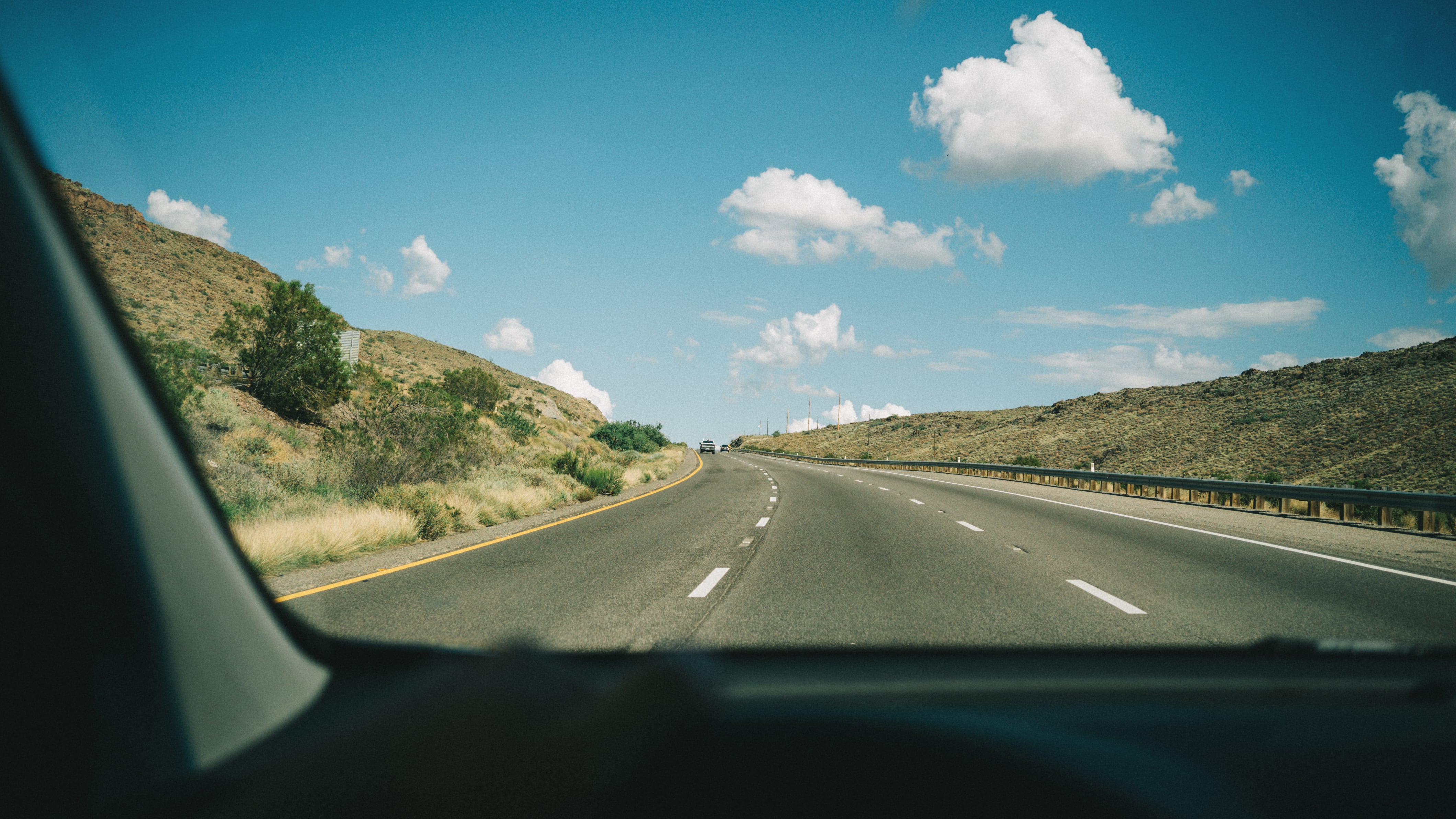 Viaje por carretera en carro particular (Foto vía GettyImages)