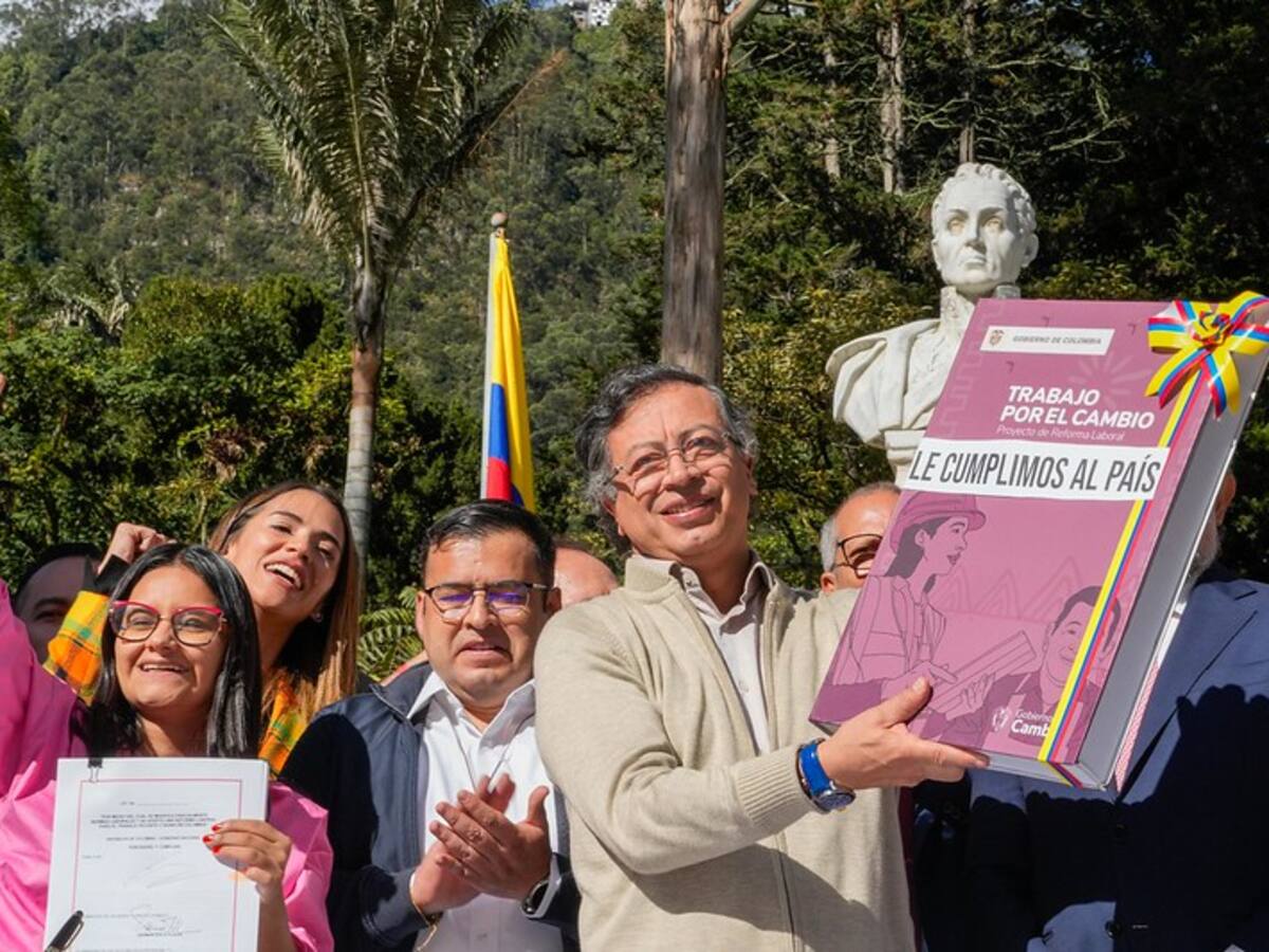 Presidente Gustavo Petro sancionó la reforma laboral