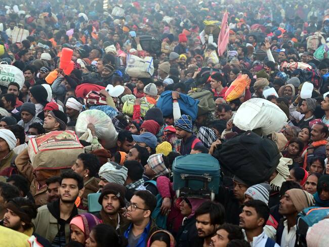 Docenas de muertes en estampida humana. FOTO: EFE/EPA/PRABHAT KUMAR VERMA