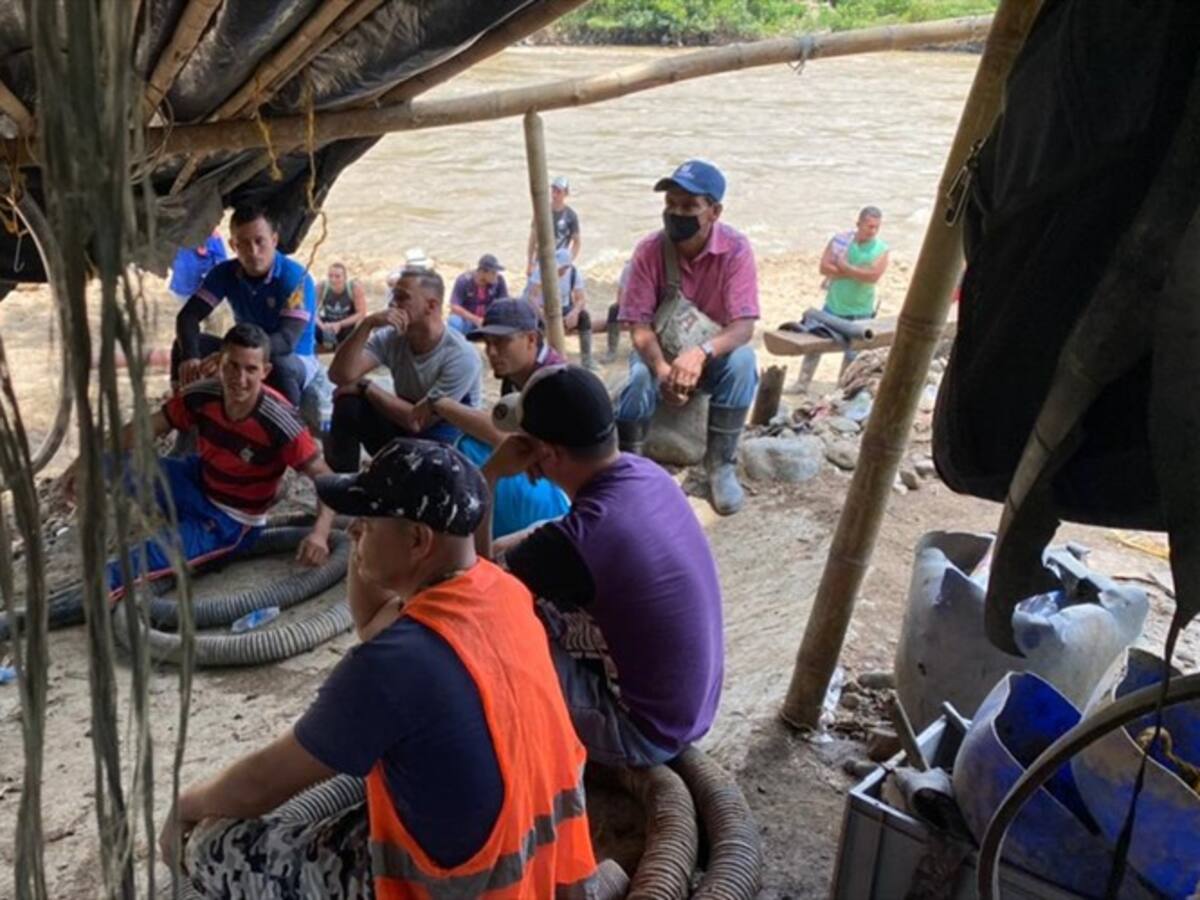 Realizaron pruebas de ADN a familiares para identificar a los mineros atrapados en Caldas