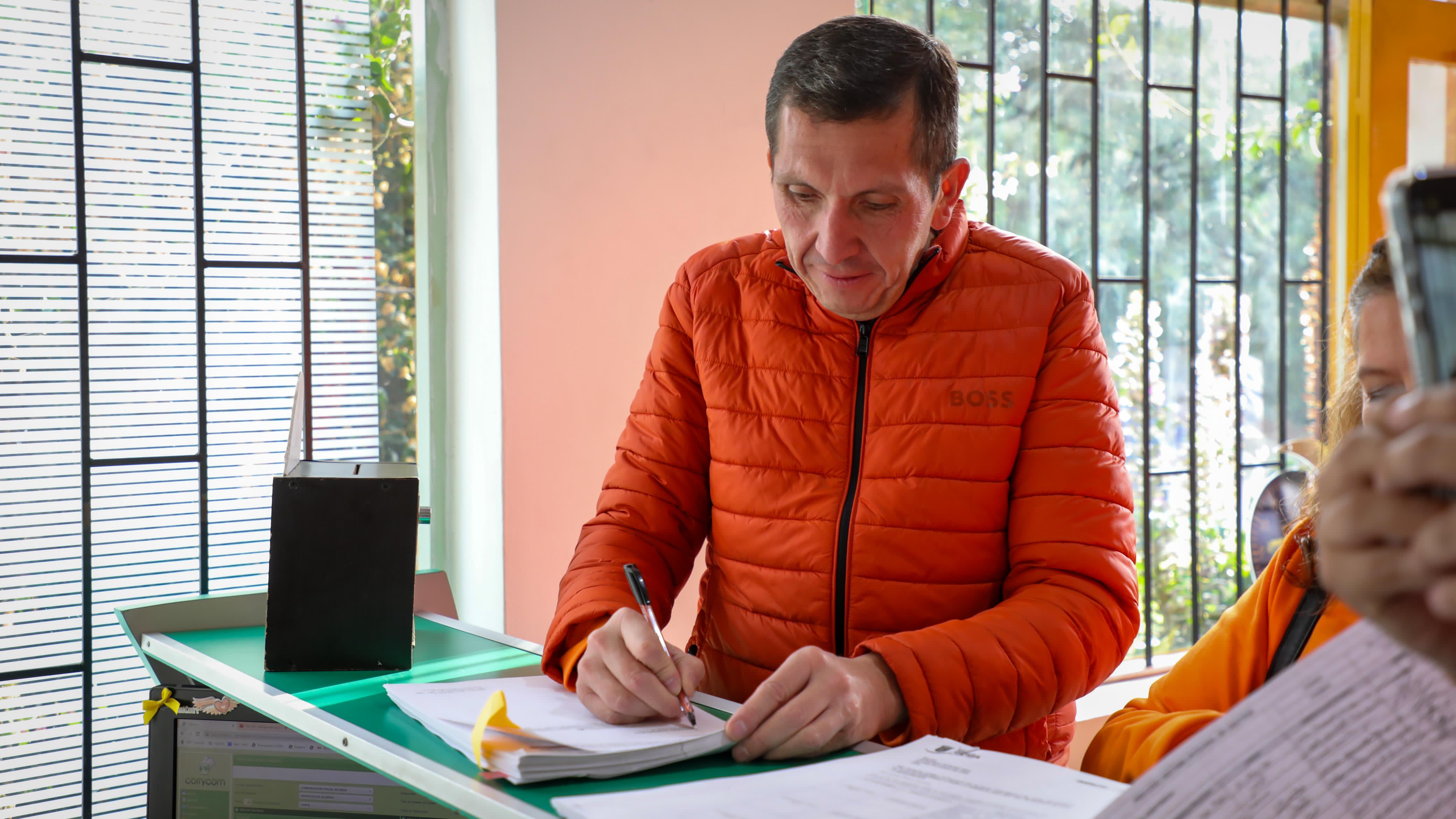 Leonardo Donoso, radica Plan de Desarrollo.