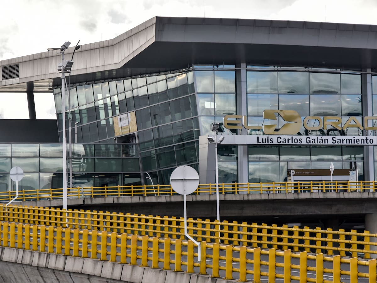 Fuertes lluvias obligan a suspender temporalmente vuelos en El Dorado de Bogotá