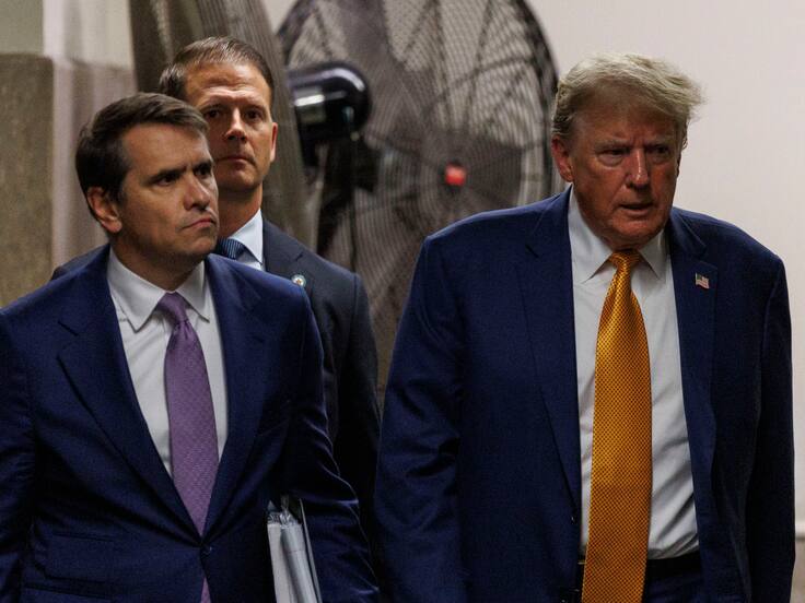 New York (United States), 07/05/2024.- Republican presidential candidate and former US President Donald Trump (R) and lawyer Todd Blanche (L) enters return to the courtroom after a lunch break during his hush money trial at the Supreme Court of the State of New York, in New York City, USA, 07 May 2024. Trump faces 34 felony counts of falsifying business records as part of an alleged scheme to silence claims of extramarital sexual encounters during his 2016 presidential campaign. He is the first former US president to face trial on criminal charges. (Nueva York) EFE/EPA/SARAH YENESEL / POOL