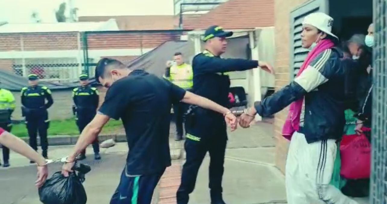 Privados de la libertad en shut de basura. Foto: captura de video.