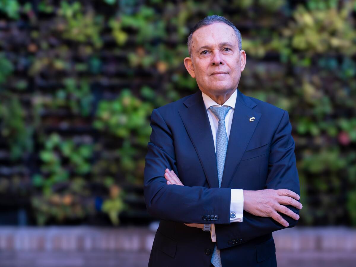 El conservador Efraín Cepeda es elegido como el nuevo presidente del Senado