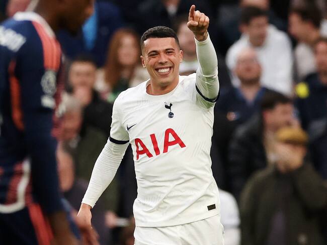 London (United Kingdom), 07/04/2024.- Tottenham'Äôs Pedro Porro celebrates after scoring the 3-1 goal during the English Premier League soccer match between Tottenham Hotspur and Nottingham Forest in London, Britain, 07 April 2024. (Reino Unido, Londres) EFE/EPA/ANDY RAIN EDITORIAL USE ONLY. No use with unauthorized audio, video, data, fixture lists, club/league logos, 'live' services or NFTs. Online in-match use limited to 120 images, no video emulation. No use in betting, games or single club/league/player publications.