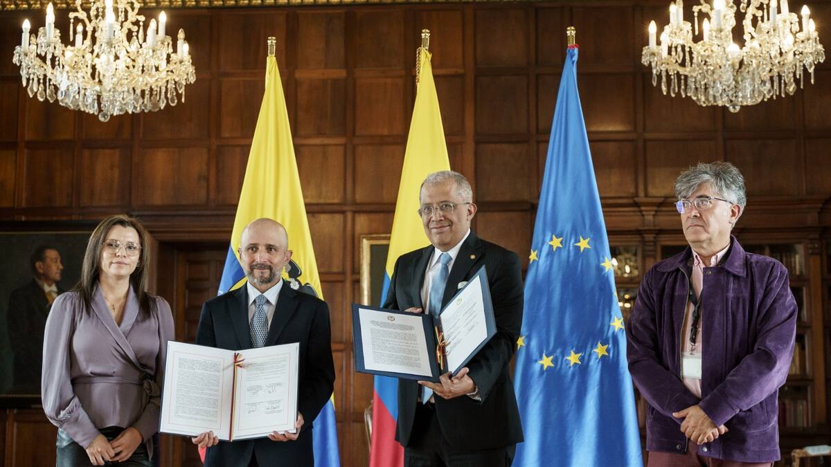 Colombia y Ecuador firman acuerdo para implementar sistema en paso fronterizo en Rumichaca