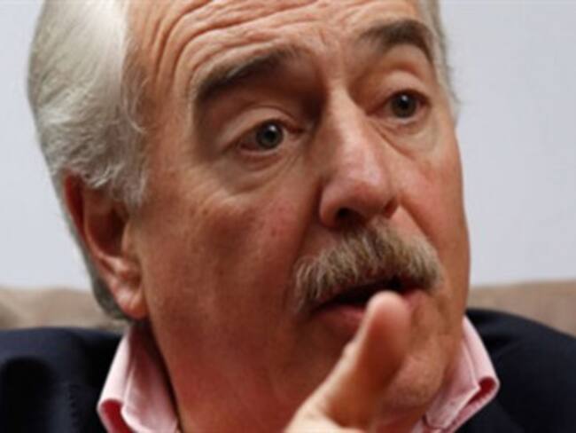 Piden investigar al expresidente Pastrana por omisión en masacre de La Macarena