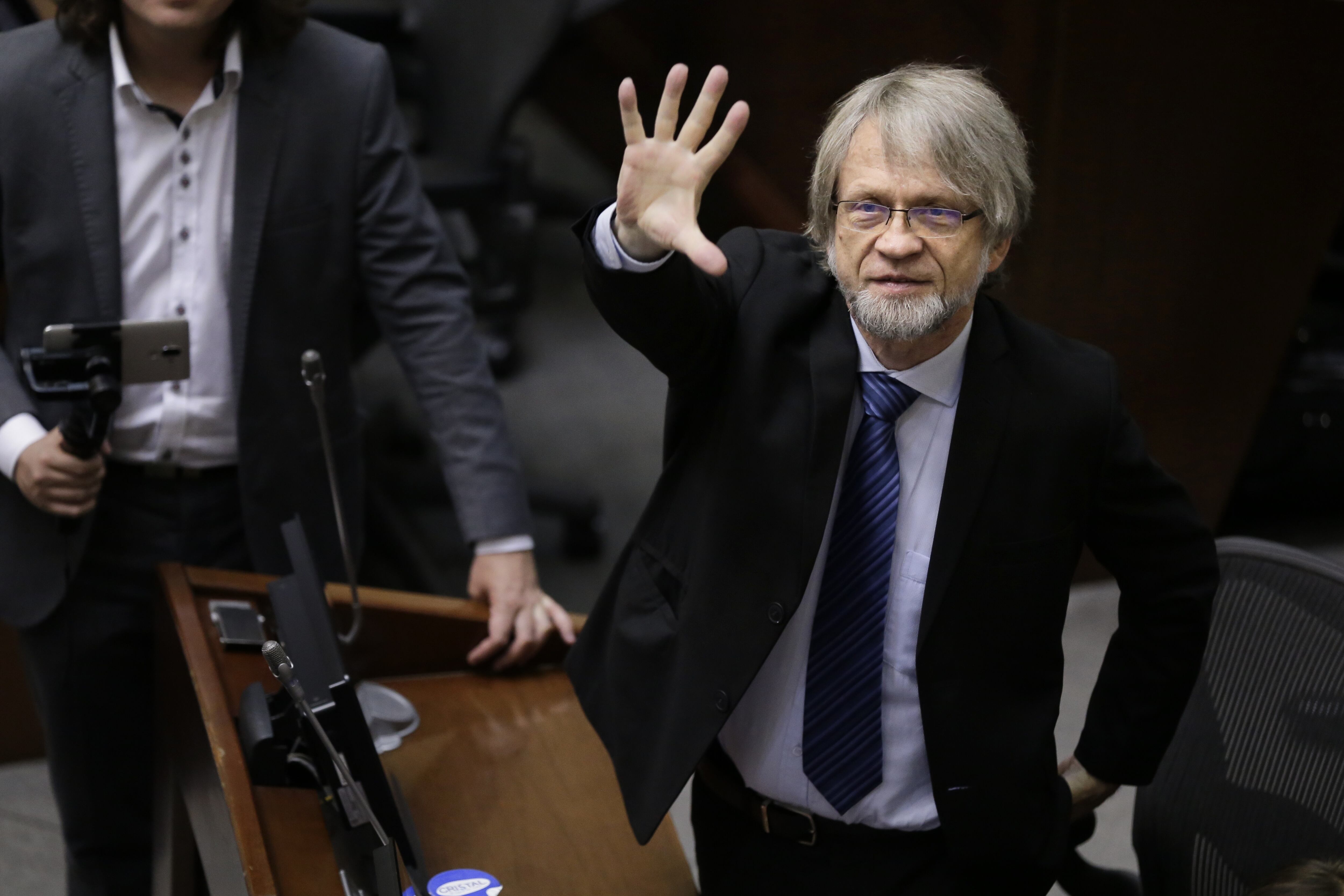 Bogotá. 02 de Mayo del 2019. En la plenaria de senado se espera si se continúa el debate a las Objeciones de la JEP. En la foto: Antanas Mockus. (Colprensa - Sergio Acero)