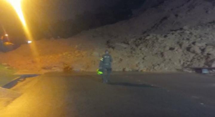 Vía de Buenaventura bloqueada.