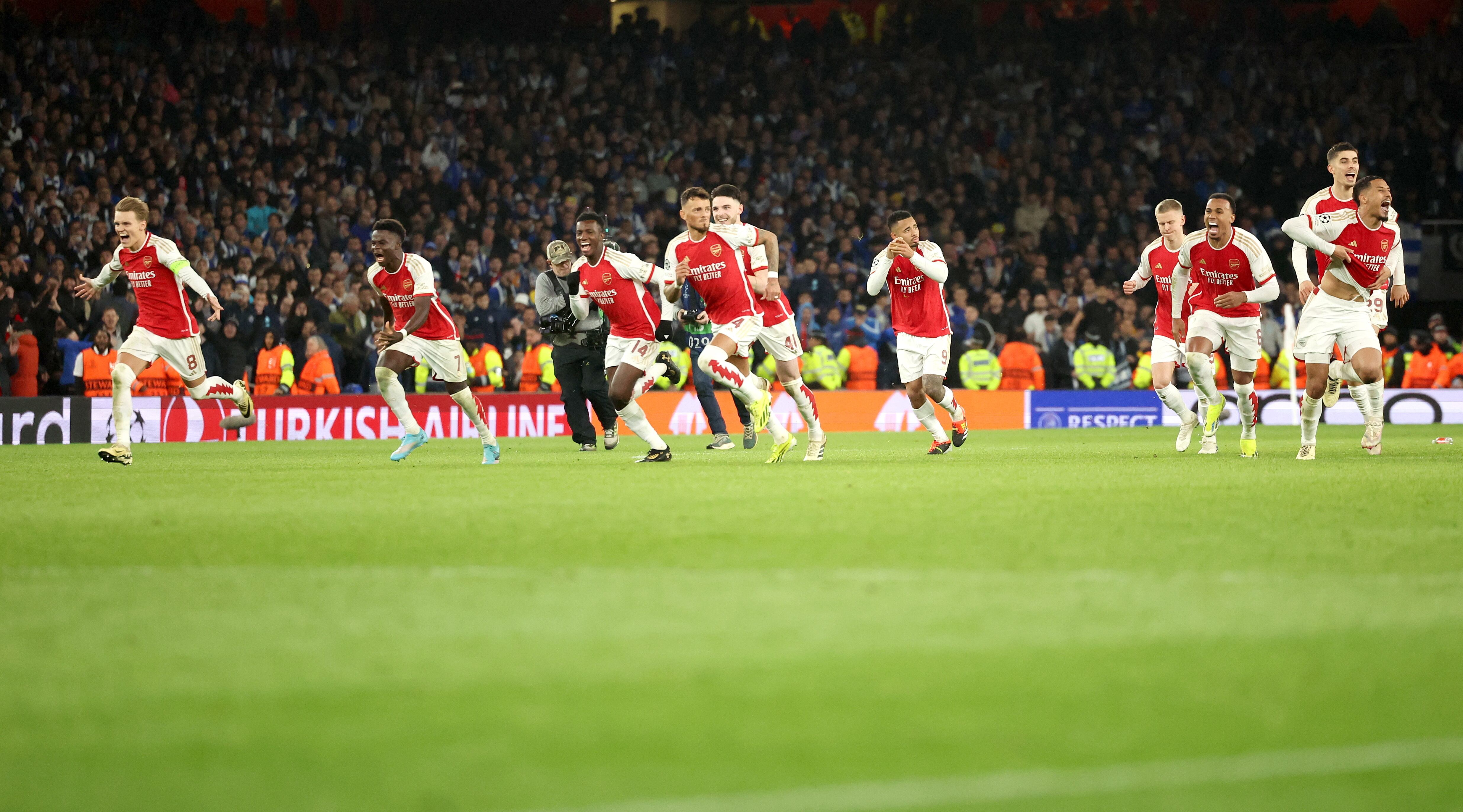 Jugadores del Arsenal celebrando. Foto: EFE/EPA/NEIL HALL