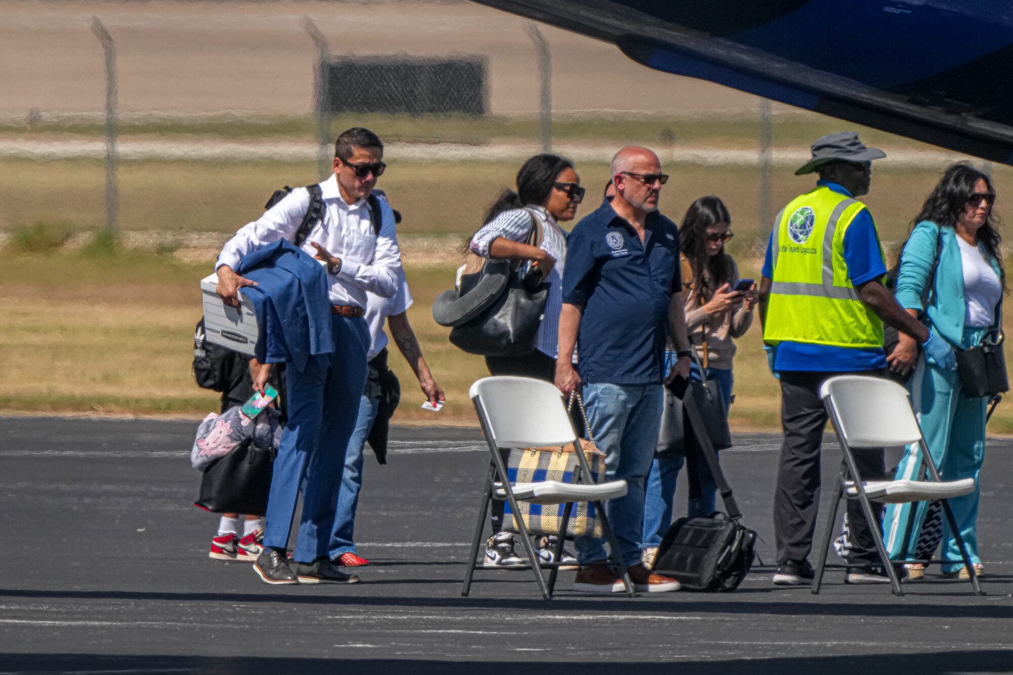 Representantes demócratas abordando avión a Chicago. Foto: Aaron E. Martinez/Austin American-Statesman via Getty Images.