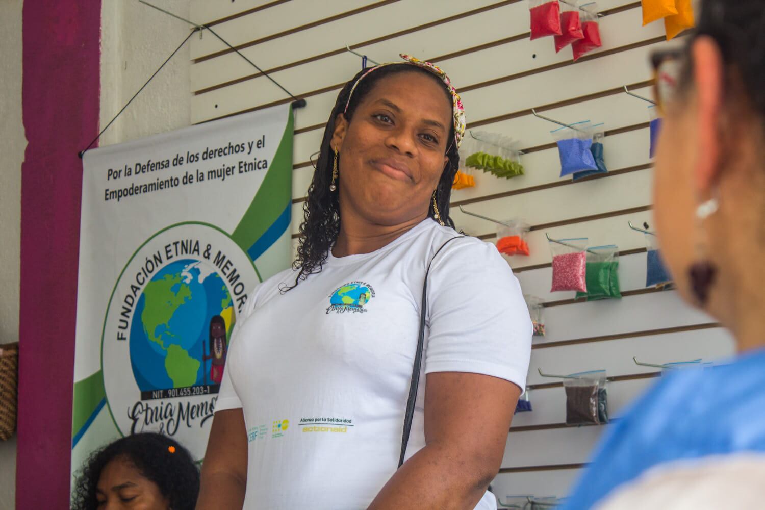 En la Fundación Étnia y Mujer participan quince mujeres tejedoras que se han animado a emprender en Pizarro, Bajo Baudó. | Foto: cortesía Fundación Etnia y Memoria