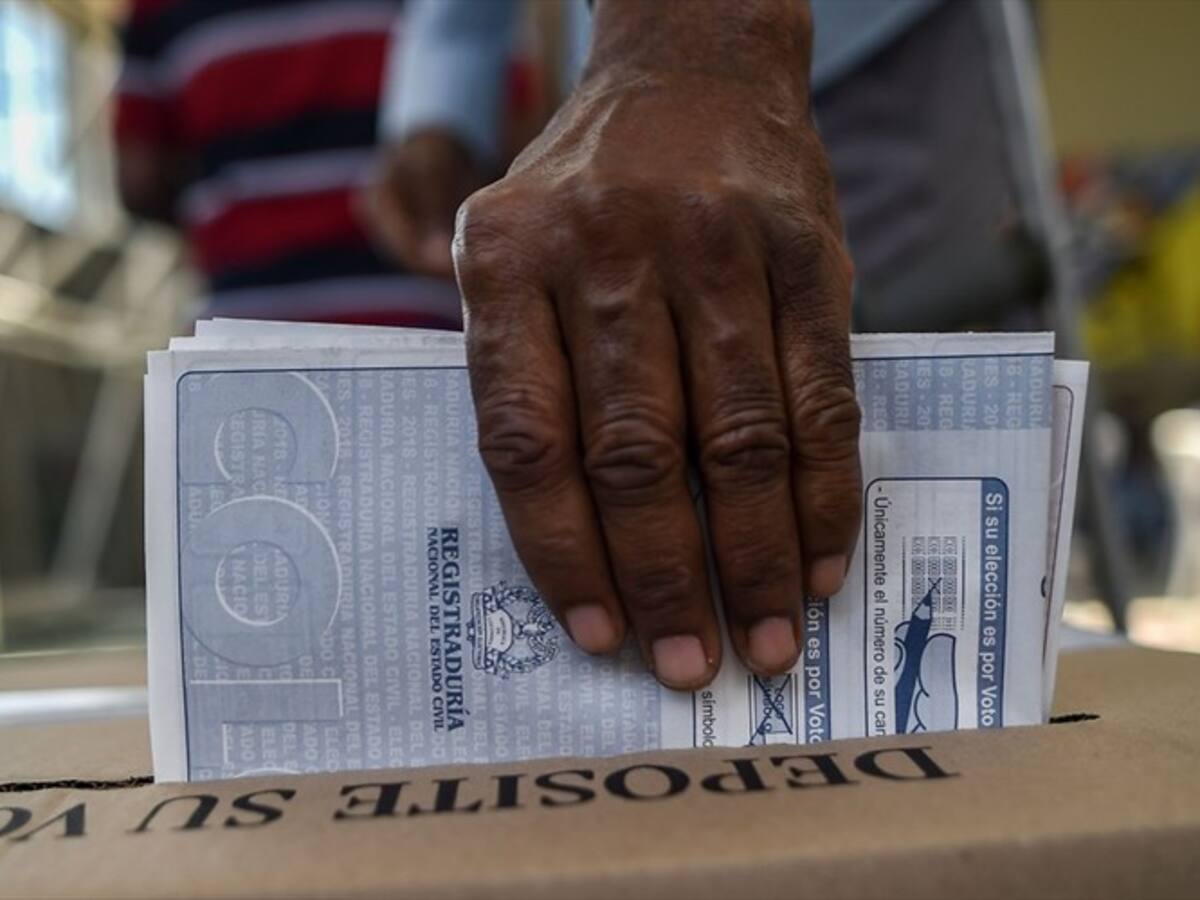 Oposición propone voto obligatorio, listas cerradas y financiación pública de campañas