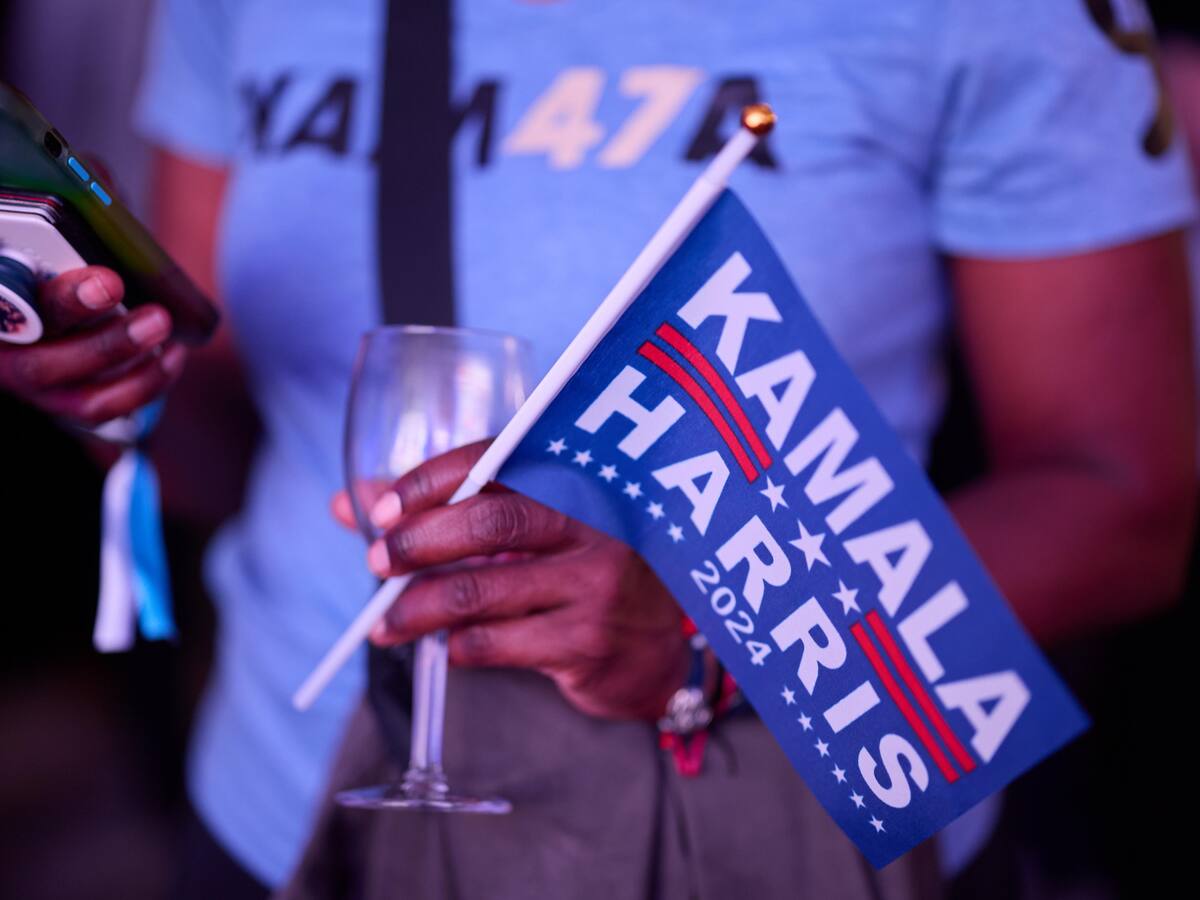 Kamala Harris gana en toda la costa oeste y sigue recortando la ventaja de Donald Trump