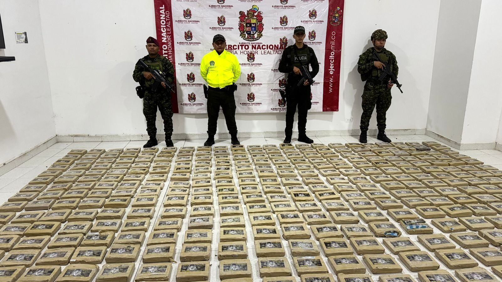 De acuerdo con el Ministerio de Defensa, la marihuana estaba lista para ser enviada a Centroamérica. Crédito: Ejército Nacional.