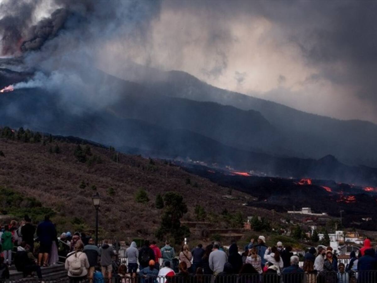 Reportan más de 70 temblores en una sola noche en la isla del volcán Cumbre Vieja