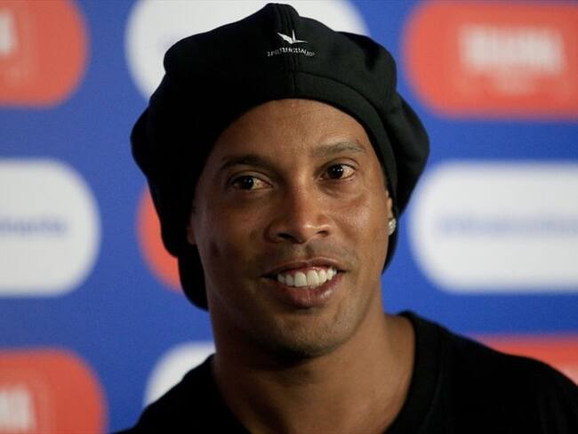 La Justicia brasileña le retiró el pasaporte a Ronaldinho a fines de 2018, cuando le impuso una multa de 2,5 millones de dólares, que jamás abonó. Foto: Getty Images
