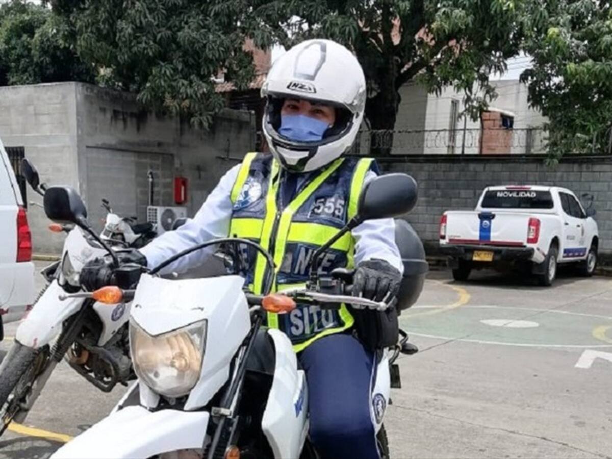 ¡Heroica labor! Agente de tránsito evitó el suicidio de un hombre en Cali