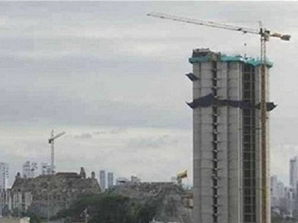 Constructores del polémico edificio Aquarela demandan al Estado